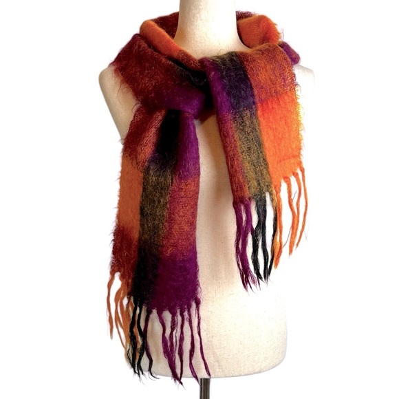 Carson Pirie Scott & Co.Plaid Scarf with Fringe Made In England mohair and wool - Picture 1 of 13